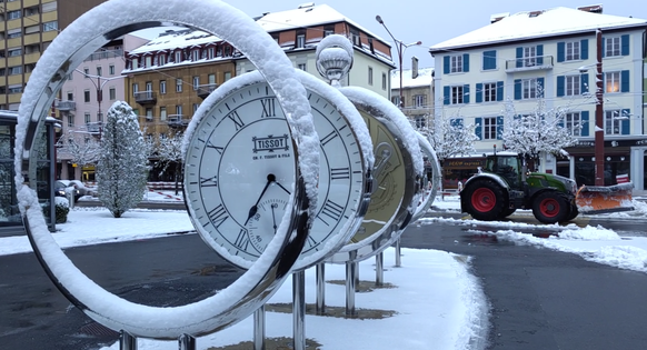 Le froid s&#039;installe pour en moment en suisse, naige à la Chaux-de-Fonds, le 18 avril 2024.
