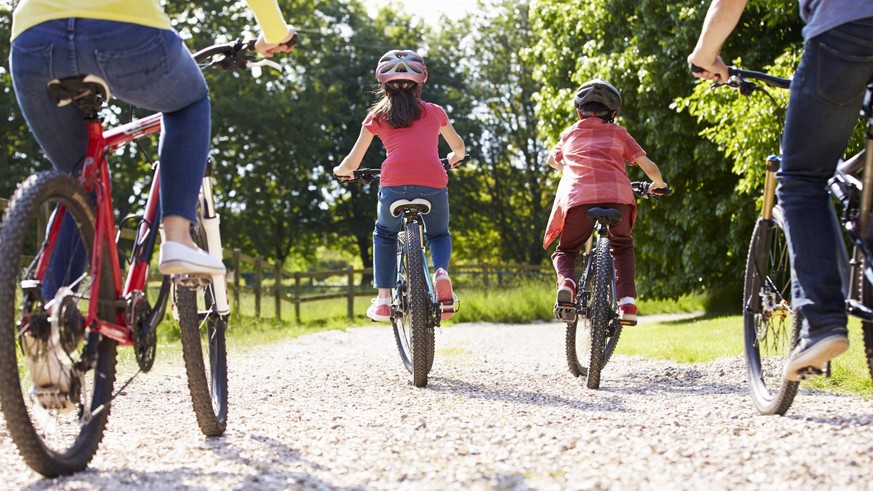 fahrrad,familie,fahrradtour,familienausflug,fahrr