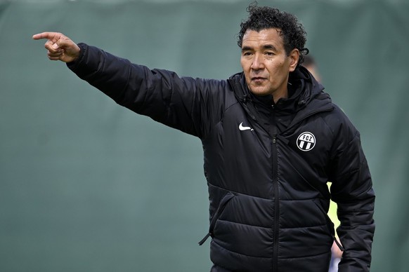 Der neue FCZ Trainer Ricardo Moniz beim Training auf der Sportanlage Heerenschuerli in Zuerich am Mittwoch, 24. April 2024. (KEYSTONE/Walter Bieri )
