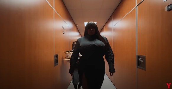 Une image issue du clip Btch You Could Never de la chanteuse française Yseult, sorti en 2024.