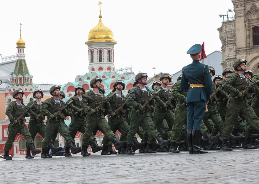 epa12942828 Russian servicemen march during the Victory Day military parade on the Red square in Moscow, Russia, 09 May 2026. Russia marks the 81st anniversary of the victory in World War II over Nazi ...