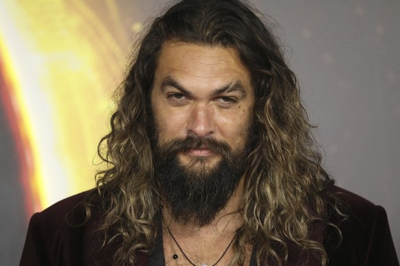 Jason Momoa pose pour les photographes à son arrivée à la première du film &#039;Dune&#039; le lundi 18 octobre 2021 à Londres.