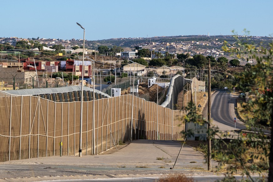 epa13153484 The perimeter fence along the border in Melilla, Spain, 06 August 2026. A week after thousands of migrants breached the border in neighboring Ceuta, prompting military deployments and coor ...