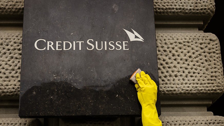 Après la finalisation d&#039;UBS, les actions et les certificats de dépôt américains (ADS) de Credit Suisse seront décotés des places zurichoise (SIX) et new-yorkaise (NYSE).