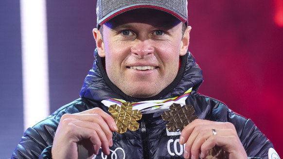 France&#039;s Alexis Pinturault shows the gold medal of the men&#039;s combined and the bronze of the men&#039;s super-G, at the alpine ski, men&#039;s World Championship, in Courchevel, France, Thurs ...