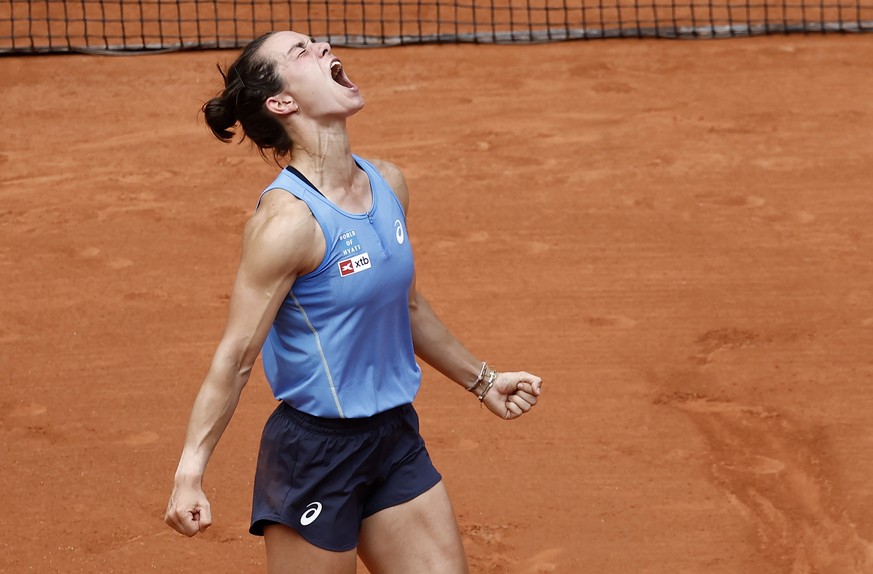 epa12151020 Lois Boisson of France celebrates after winning her Women&#039;s 4th round match against Jessica Pegula of USA at the French Open Grand Slam tennis tournament at Roland Garros in Paris, Fr ...