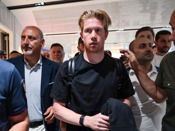Kevin De Bruyne à l&#039;aéroport de Rome sur le chemin de Naples.