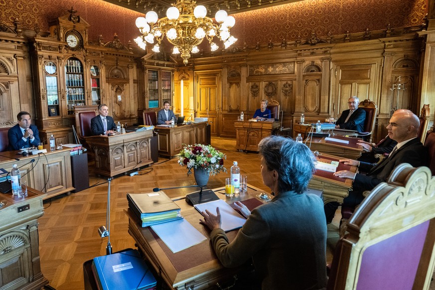 Bundeskanzler Walter Thurnherr, Bundespraesident Ignazio Cassis, Vizekanzler Andre Simonazzi, Bundesraetin Karin Keller Sutter, Bundesraetin Simonetta Sommaruga, Bundesrat Guy Parmelin und Bundesrat A ...