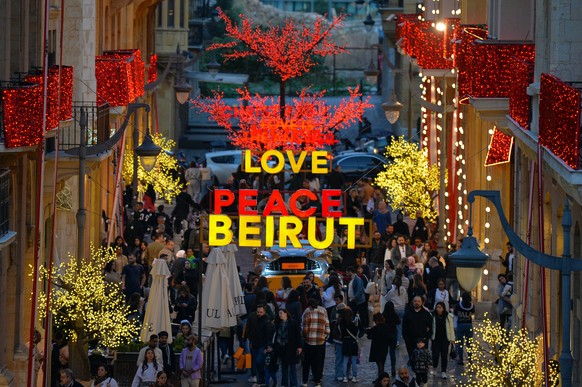 epa11779227 People view seasonal illuminations on display to celebrate the upcoming Christmas and the New Year holidays at Beirut Souks in downtown Beirut, Lebanon, 15 December 2024. EPA/WAEL HAMZEH