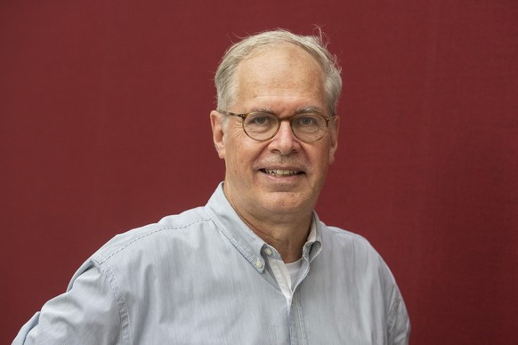 Der Luzerner FDP Nationalratskandidat Thierry Carrel posiert dem Fotografen anlaesslich einer Delegiertenversammlung der FDP Luzern vom Donnerstag, 24. August 2023 im Pfarreizentrum in Wilisau im Kant ...