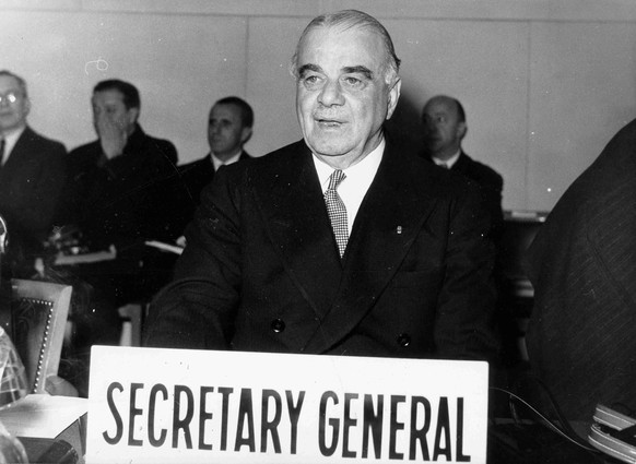 Hastings Ismay, lors d'un discours en 1960.