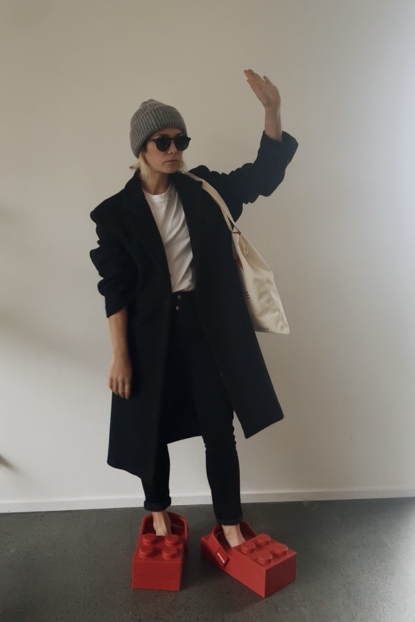 11 idées pour porter les nouvelles Crocs X LEGO.