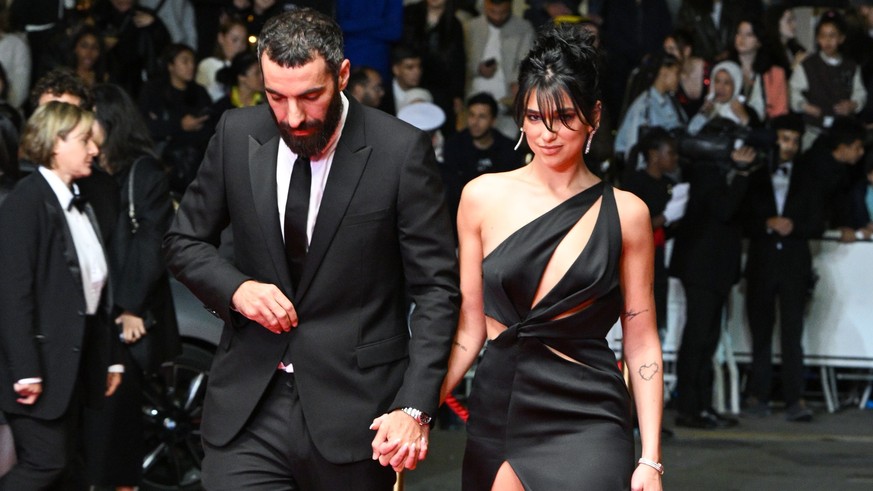 Romain Gavras et Dua Lipa. (Photo by Stephane Cardinale - Corbis/Corbis via Getty Images)