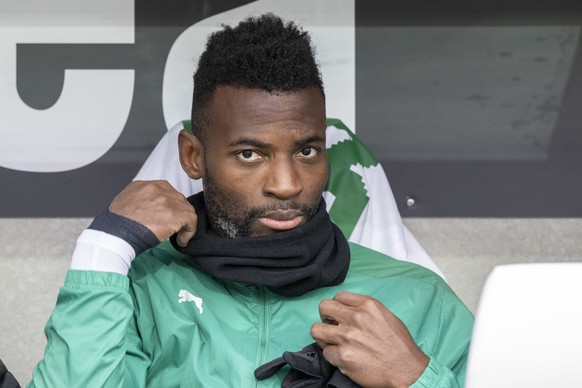 Jean-Pierre Nsame von St. Gallen sitze auf der Ersatzbank beim Super League Meisterschaftsspiel zwischen dem FC Luzern und dem FC St. Gallen vom Sonntag, 2. Februar 2025 in Luzern. (KEYSTONE/Urs Fluee ...