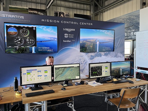Une course entre un avion solaire et un camion électrique? C&#039;était à Payerne, avec SolarStratos.