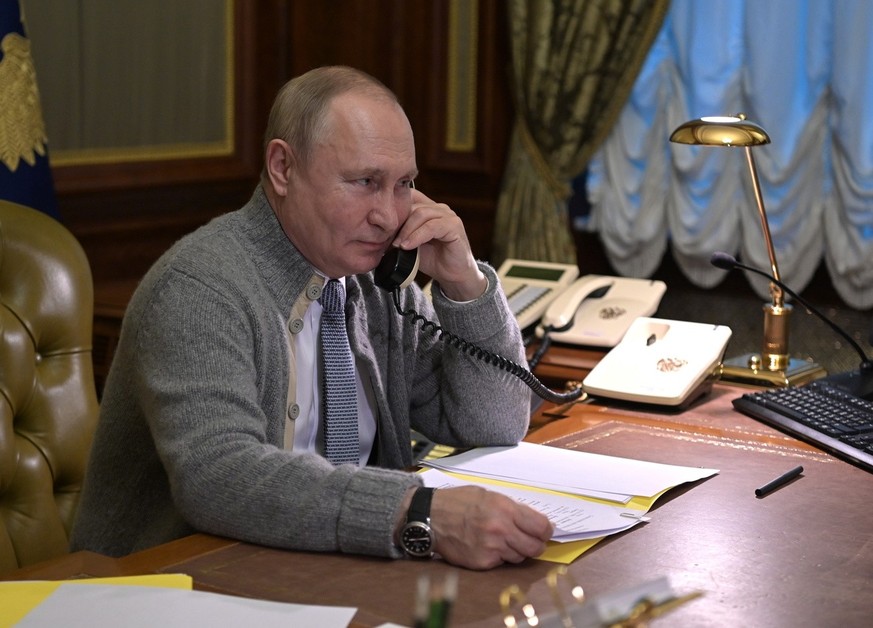 Poutine, Téléphone