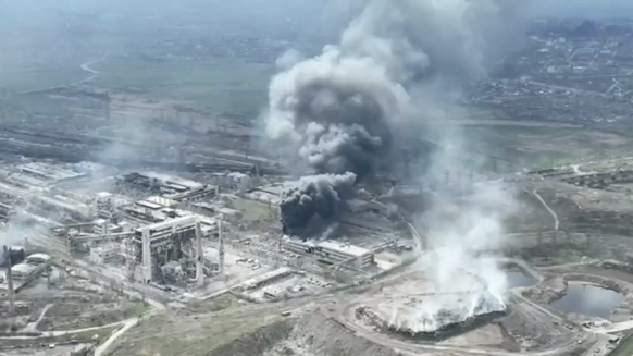 L'usine Azovstal bombardée. Marioupol, avril-mai 2022.