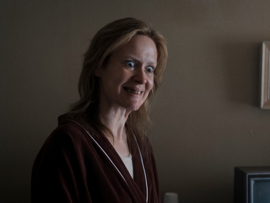 Sarah Paulson dans le rôle d’Aileen Wuornos. Les plus cinéphiles se souviendront de Charlize Theron, oscarisée pour ce rôle dans le film Monster (2003) de Patty Jenkins.
