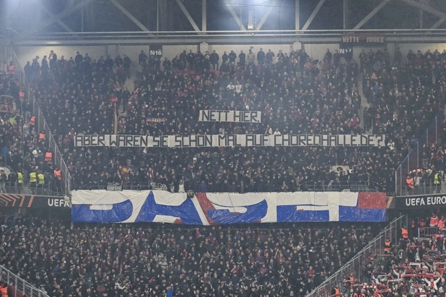 Les supporters du FCB ont présenté plusieurs messages, dont celui-ci.
