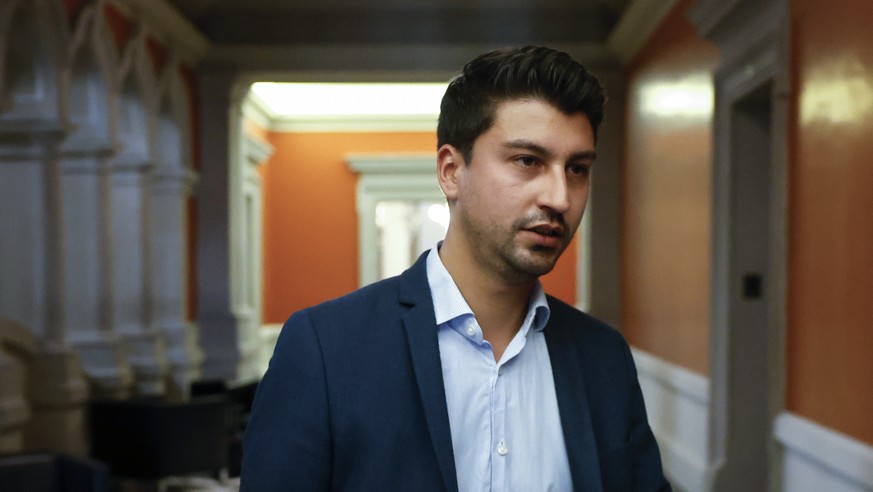 Fabian Molina, SP-ZH, auf dem Weg zum Kommissionszimmer der Immunitaetskommission, am Mittwoch, 11. Mai 2022 im Bundeshaus in Bern. (KEYSTONE/Peter Klaunzer)