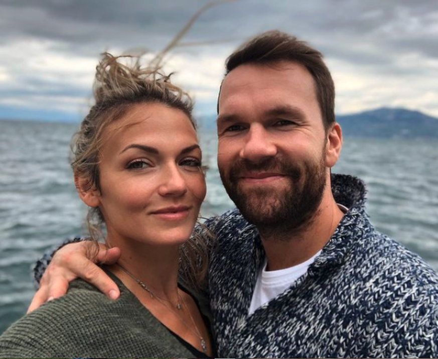 Isabelle Desjardins, ancienne star de la télévision québécoise, et son chum David Desharnais, attaquant vedette de Fribourg Gottéron.