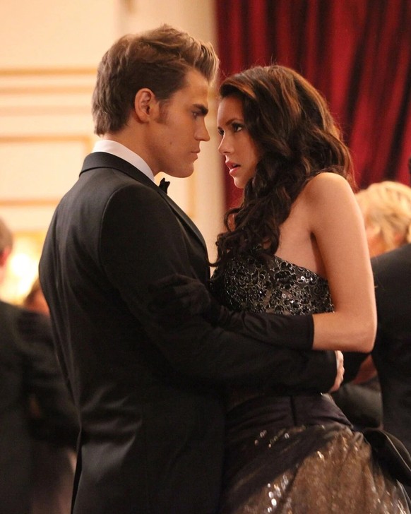 Ο Paul Wesley επέστρεψε στη δύσκολη προσωπική του σχέση με τη Nina Dobrev στην έναρξη του The Vampire Diaries.