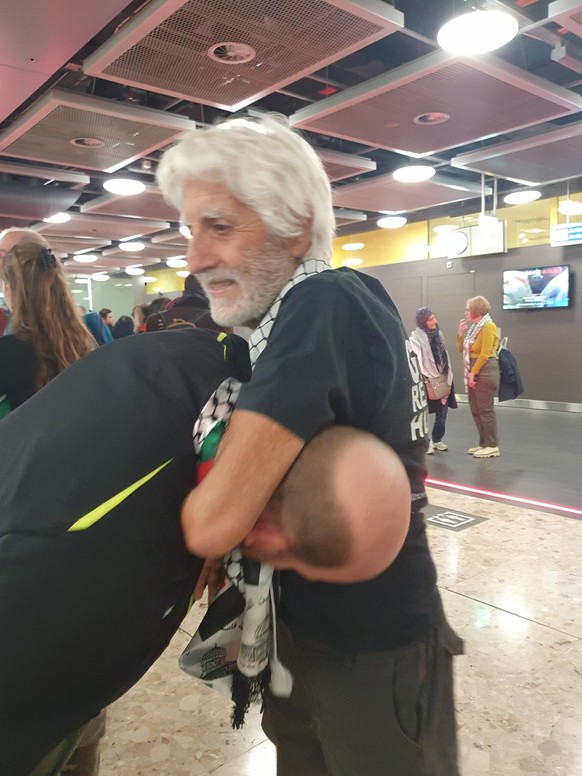 Roberto Ventrella, 86 ans, militant romand explique de quelle manières les soldats israéliens l&#039;a amené dans une prison