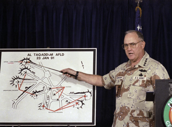 Les plans de Norman Schwarzkopf expliqués quotidiennement en direct pendant la guerre du Golfe.