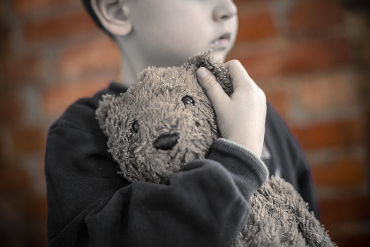 自殺した親の子供を誰が助けるのでしょうか？