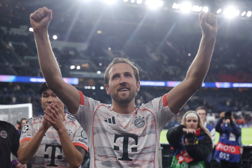 epa12503807 Harry Kane of Bayern Munich celebrates their victory during the UEFA Champions League phase match between PSG and FC Bayern Munich in Paris, France, 04 November 2025. EPA/CHRISTOPHE PETIT  ...