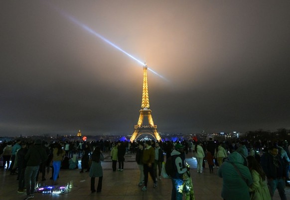 PARIS, FRANCE - DECEMBER 25: 
Tourists and visitors at Trocadero Plaza take in the iconic view of the Eiffel Tower, on December 25, 2024, in Paris, France. (Photo by Artur Widak/NurPhoto via Getty Ima ...
