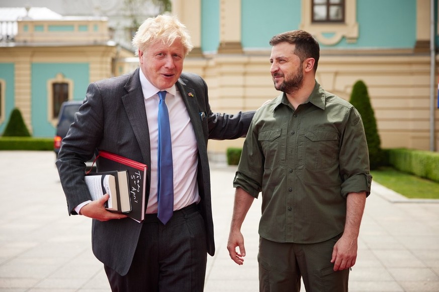 Boris Johnson, au moment de sa dernière visite (surprise) au président Zelensky, le 17 juin 2022.