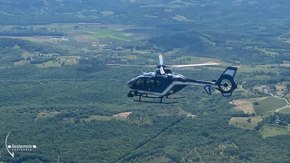 Sept hélicoptères ont été déployés.