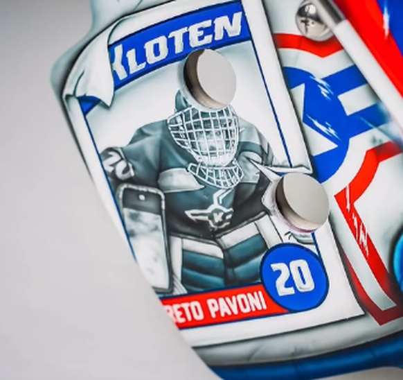 La vignette représentant Reto Pavoni, sur le casque de Reto Berra.