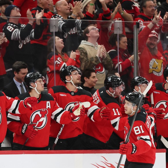 La fête continue pour les Devils sur leur glace de Newark.