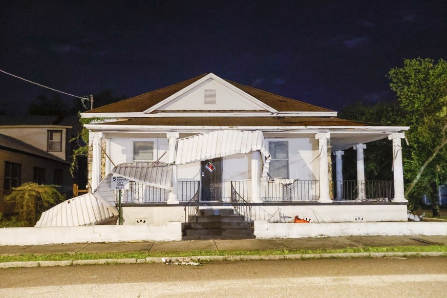 A house loses its awning after Hurricane Milton on Thursday, Oct. 10, 2024, in Tampa. (Jefferee Woo/Tampa Bay Times via AP)