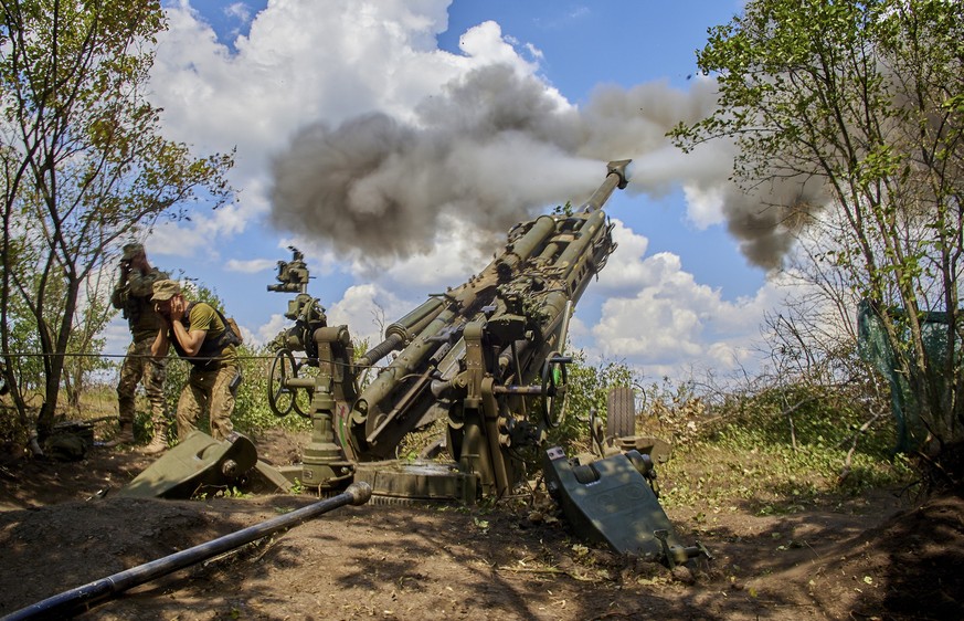 epa10134568 (FILE) - Ukrainian servicemen operate with American-made 155mm M777 towed howitzer on their positions in the Kharkiv area, Ukraine, 28 July 2022. (Issued 23 August 2022). Ukraine marks, on ...
