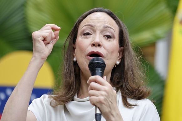 epa12993894 Venezuelan opposition leader and Nobel Peace Prize laureate Maria Corina Machado speaks during a meeting Panama City Mayor Mayer Mizrachi, in Panama City, Panama, 25 May 2026. EPA/BIENVENI ...