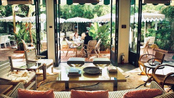 Le plus prestigieux club de Los Angeles, le San Vicente Bungalows.