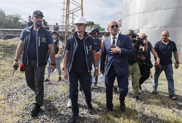 epa10153158 A picture taken during a visit organised by the Russian military shows nternational Atomic Energy Agency (IAEA) Director-General Rafael Mariano Grossi (C) and International Atomic Energy A ...