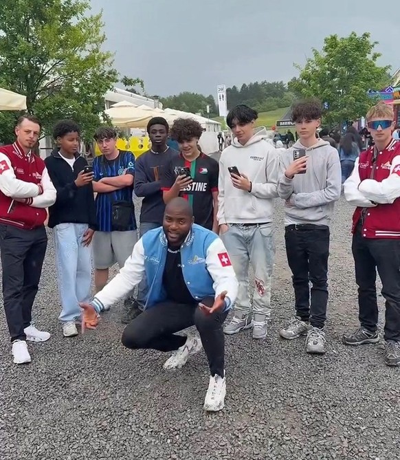 L’«initiative pour la durabilité» reçoit un soutien inattendu de deux morceaux de rap. L’un est ouvertement raciste, l’autre avance de manière plus subtile.