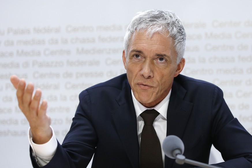 ARCHIVBILD ZUR GEPLANTEN EINSTELLUNG DES VERFAHRENS GEGEN MICHAEL LAUBER --- Swiss Federal Attorney Michael Lauber speaks during a media conference at the Media Centre of the Federal Parliament in Ber ...