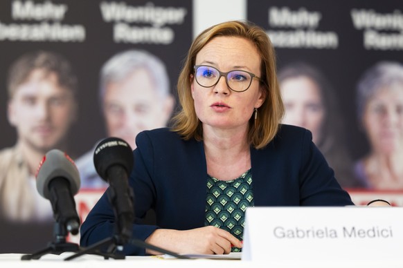 Gabriela Medici, Leiterin Sozialversicherungen SGB, spricht waehrend einer Medienkonferenz des SGB zur BVG-Reform, am Dienstag, 27. August 2024, in Bern. (KEYSTONE/Peter Klaunzer)