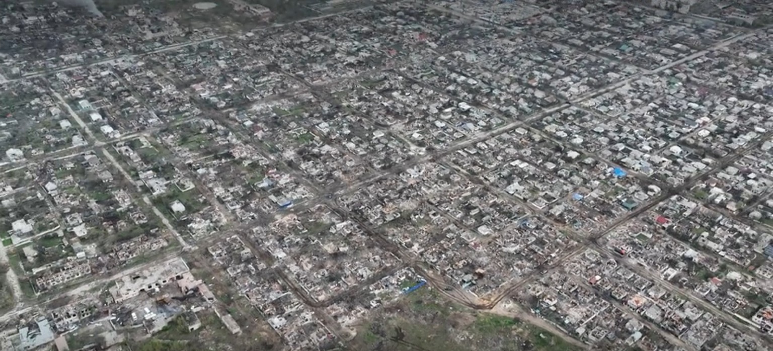 Même prise de vue par drone que ci-dessus, sans zoom. Autrefois, 60 000 personnes vivaient ici. Aujourd'hui, la ville est en ruines.