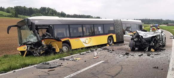 Un accident de car postal fait neuf blessés