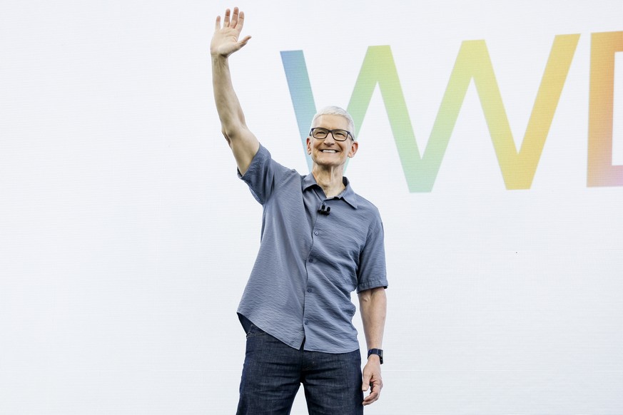 epa12166625 Apple CEO Tim Cook acknowledges the crowd while walking on stage during the 2025 Apple Worldwide Developers Conference (WWDC) on the campus of Apple Park in Cupertino, California, USA 09 J ...