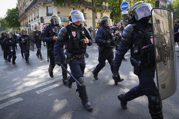 Plus de 11 000 policiers et gendarmes étaient mobilisés, dont 4000 à Paris.