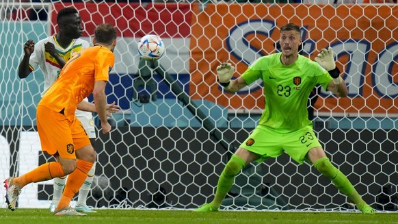 Goalkeeper Andries Noppert of the Netherlands, right, prepares to stop a ball during the World Cup, group A soccer match between Senegal and Netherlands at the Al Thumama Stadium in Doha, Qatar, Monda ...