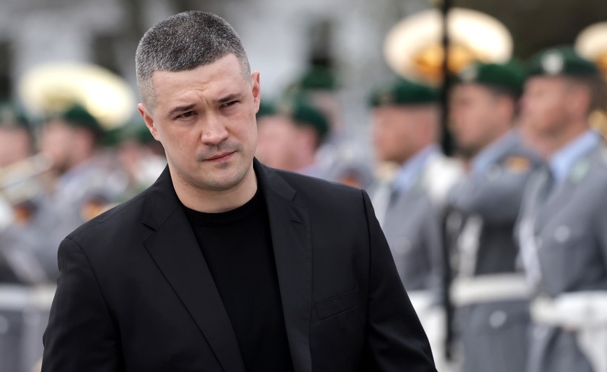 epa12888275 Ukraine's Defence Minister Mykhailo Fedorov attends a reception with military honors at the Ministry of Defense in Berlin, Germany, 14 April 2026. Fedorov is in Berlin to attend Germa ...