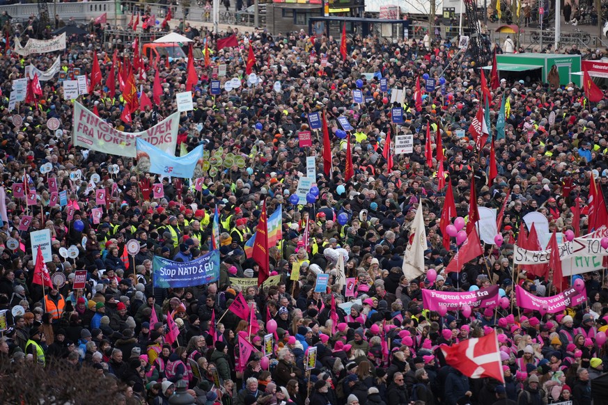 epa10448831 Demonstrators gather on Christiansborg Square in front of the Danish Parliament in Copenhagen, Denmark, 05 February 2023. The Danish trade unions demand that the government drops a plan to ...